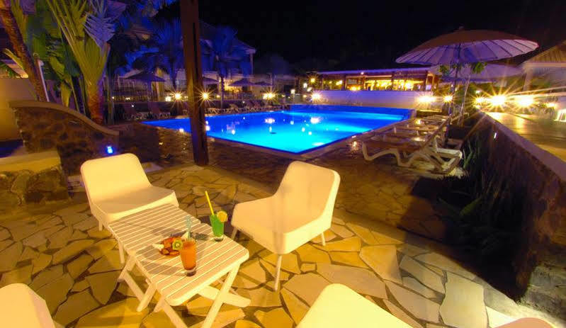 Hotel Les Creoles Saint-Gilles-les Bains Exterior foto